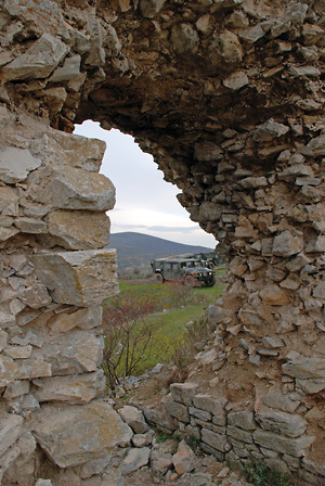 How the Serbian medieval town Novo Brdo became “Artana Fortress”: an American car at the bottom of Novo Brdo (November 2007)